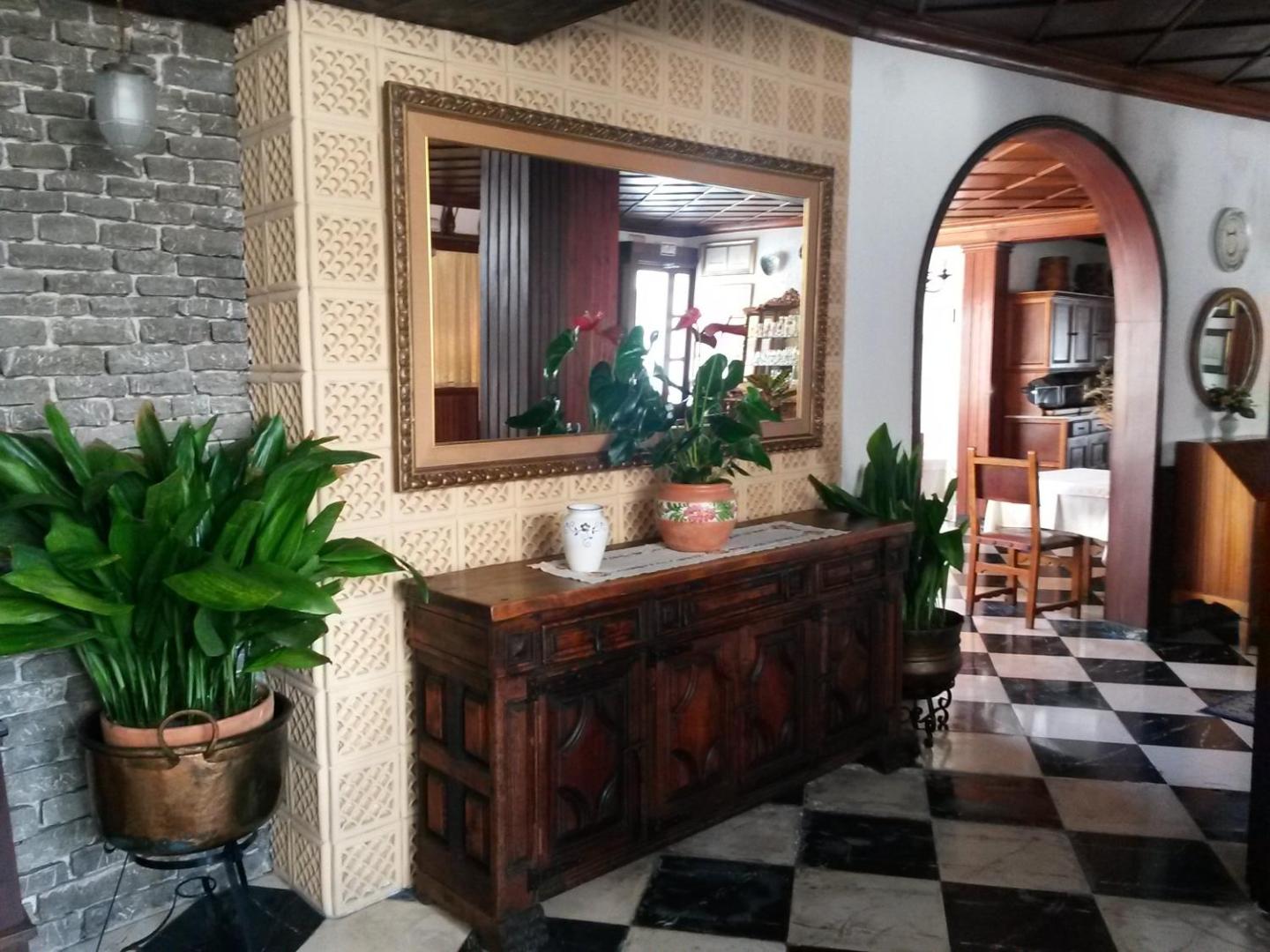 Hostal Cas Bombu 8