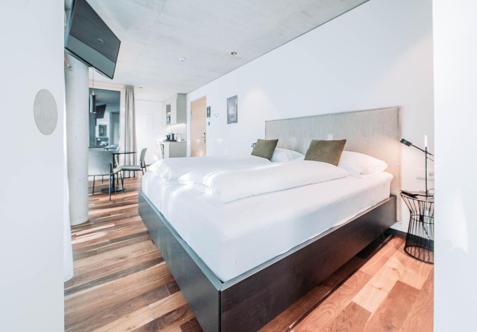 Blackhome Innsbruck City South I contactless check-in 3