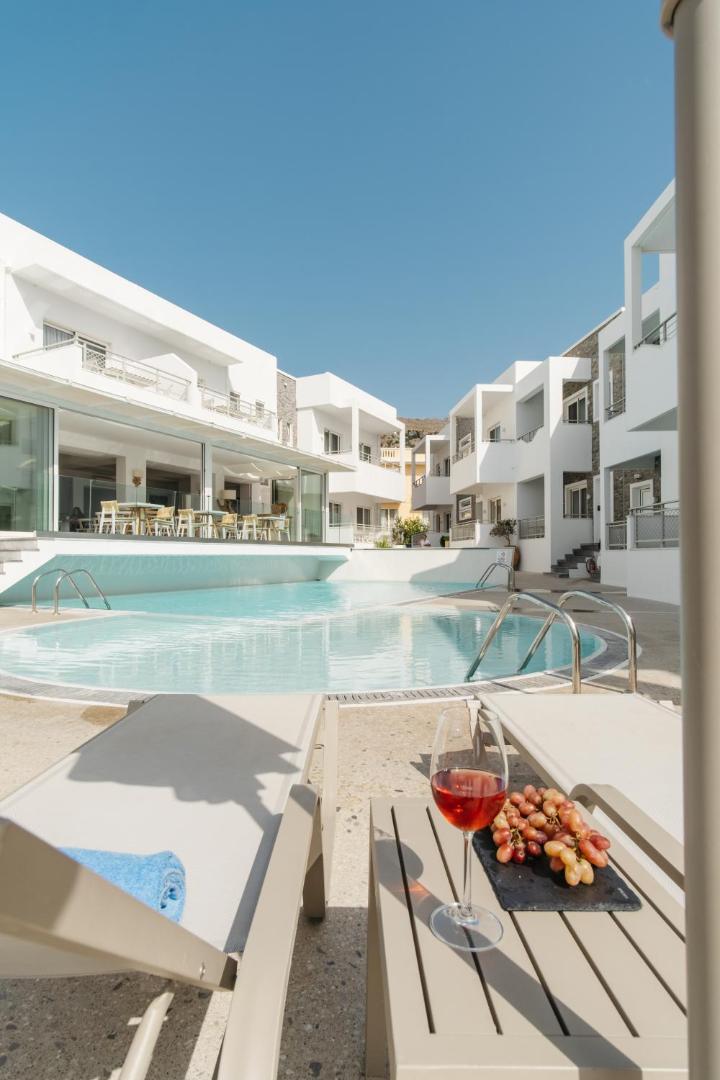 Cyano Hotel 6