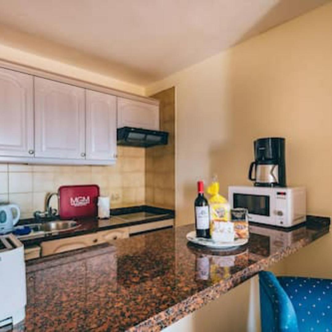 Sunshine Apartments 6