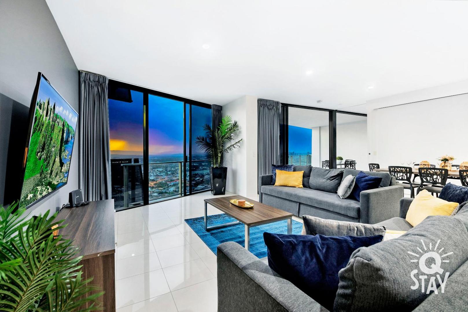 LIMITED 7 NIGHT DEAL in SPA 3 Bedroom Sub Penthouses at Circle on Cavill – KIDS STAY FREE!!!