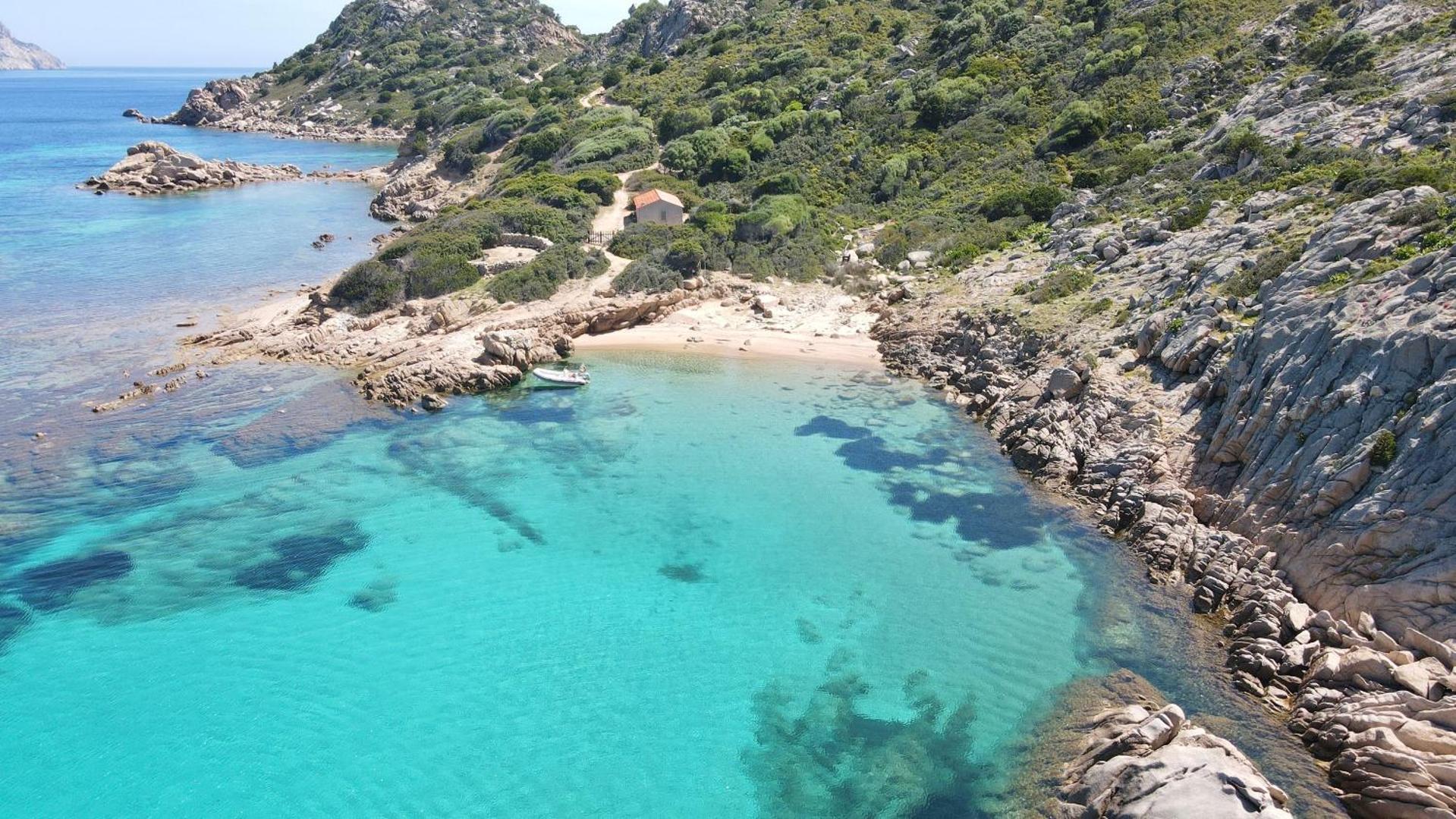 Apartments in Residence with swimming pool in Cala Girgolu 3