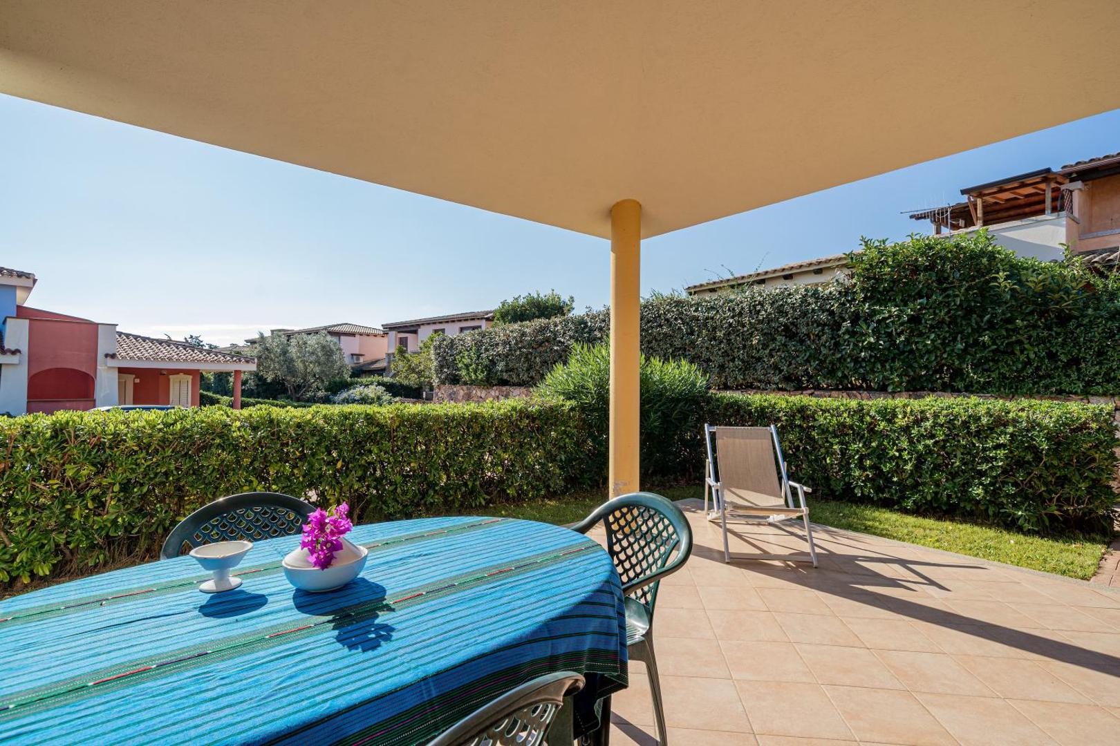 Apartments in Residence with swimming pool in Cala Girgolu 6