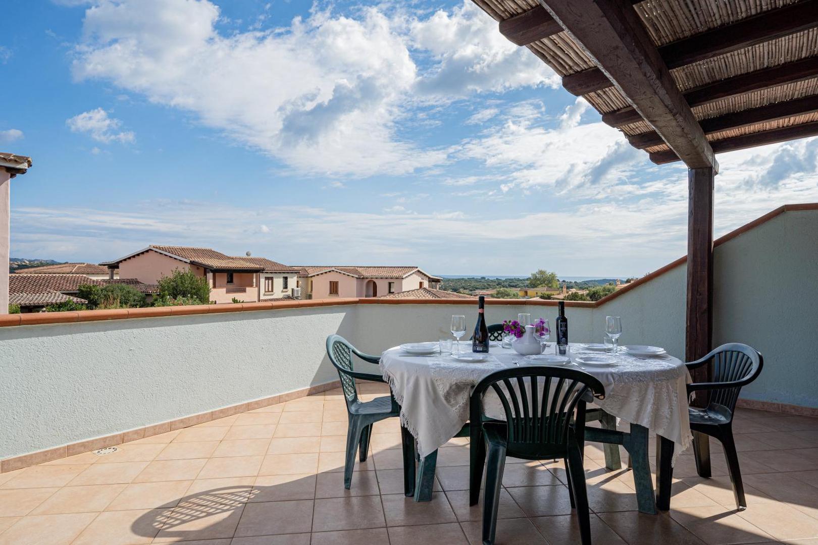 Apartments in Residence with swimming pool in Cala Girgolu 8