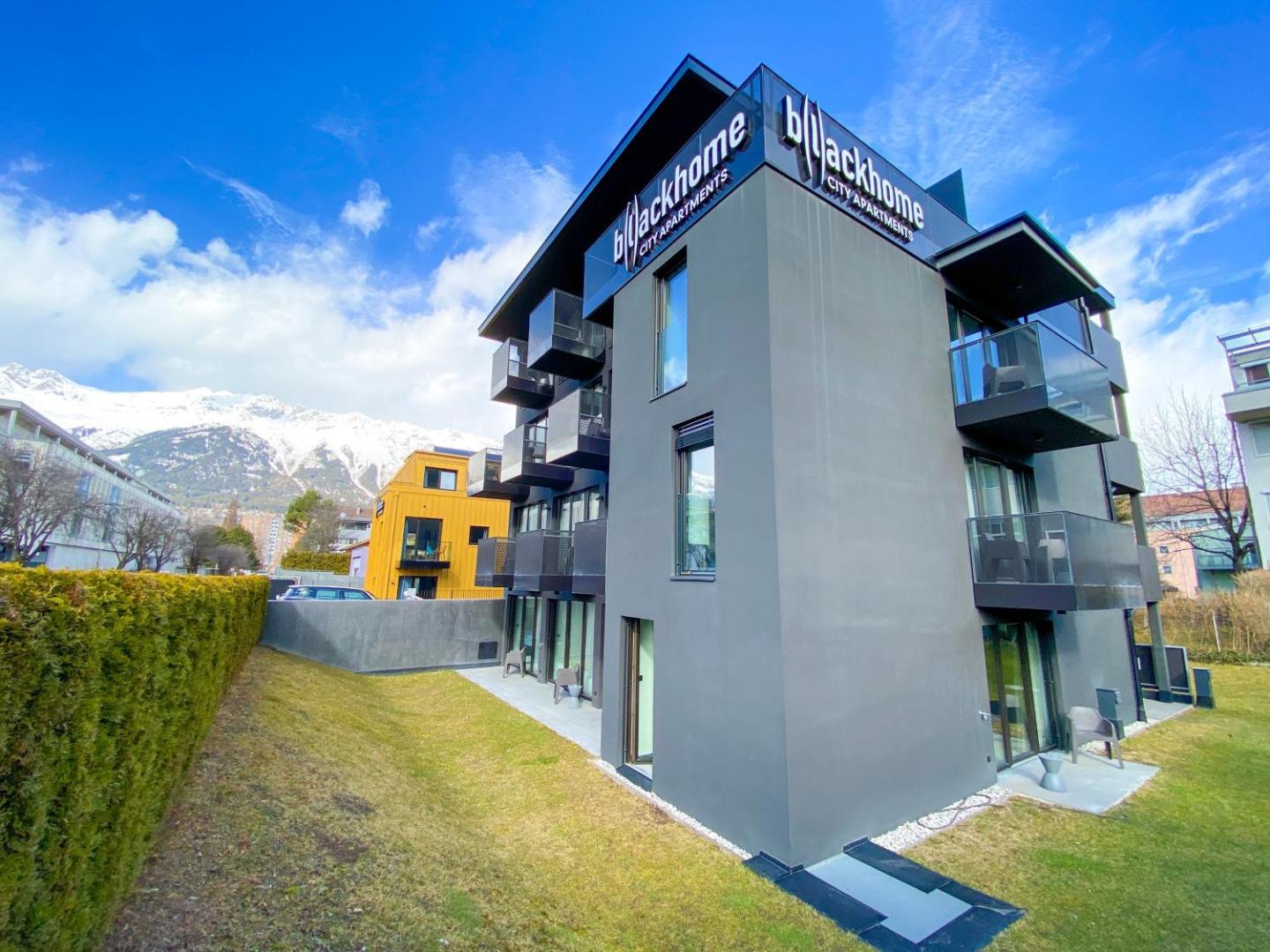 Blackhome Innsbruck City East I contactless check-in 7