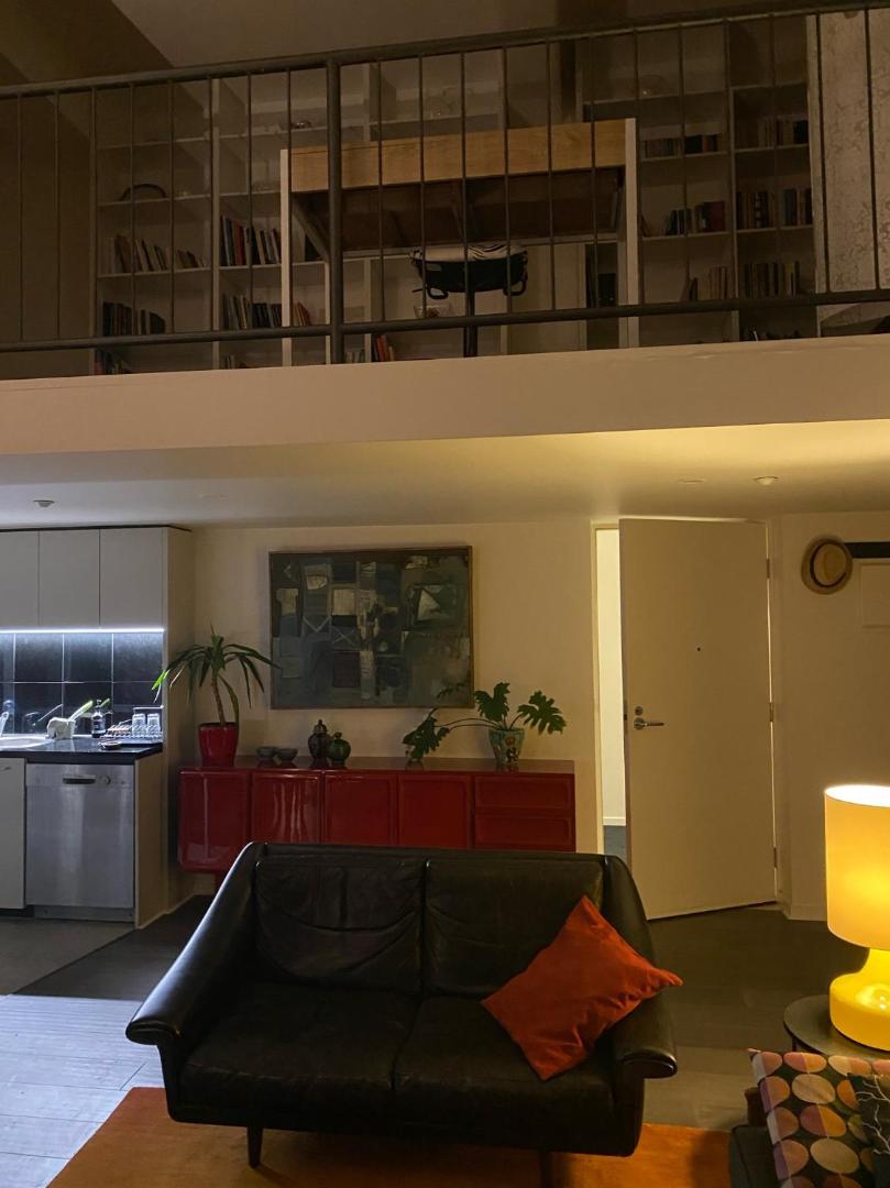 Spacious split-level city 3-bed apartment