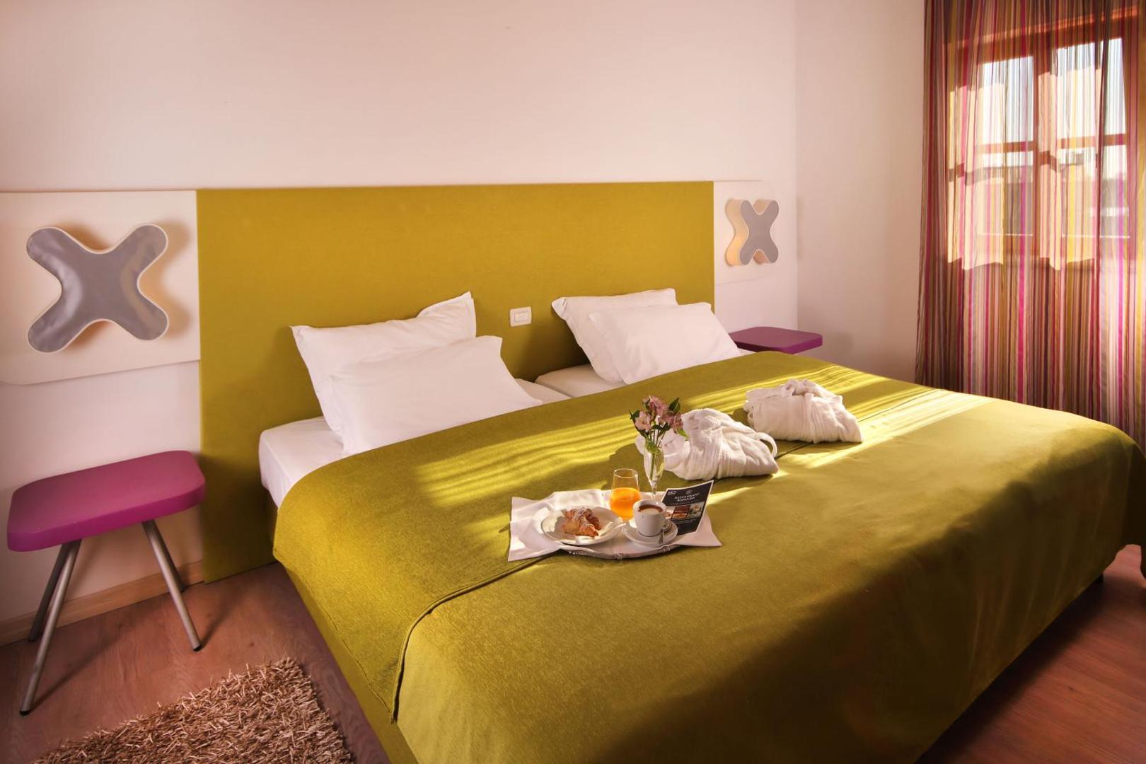 VELANERA Hotel & Restaurant 3