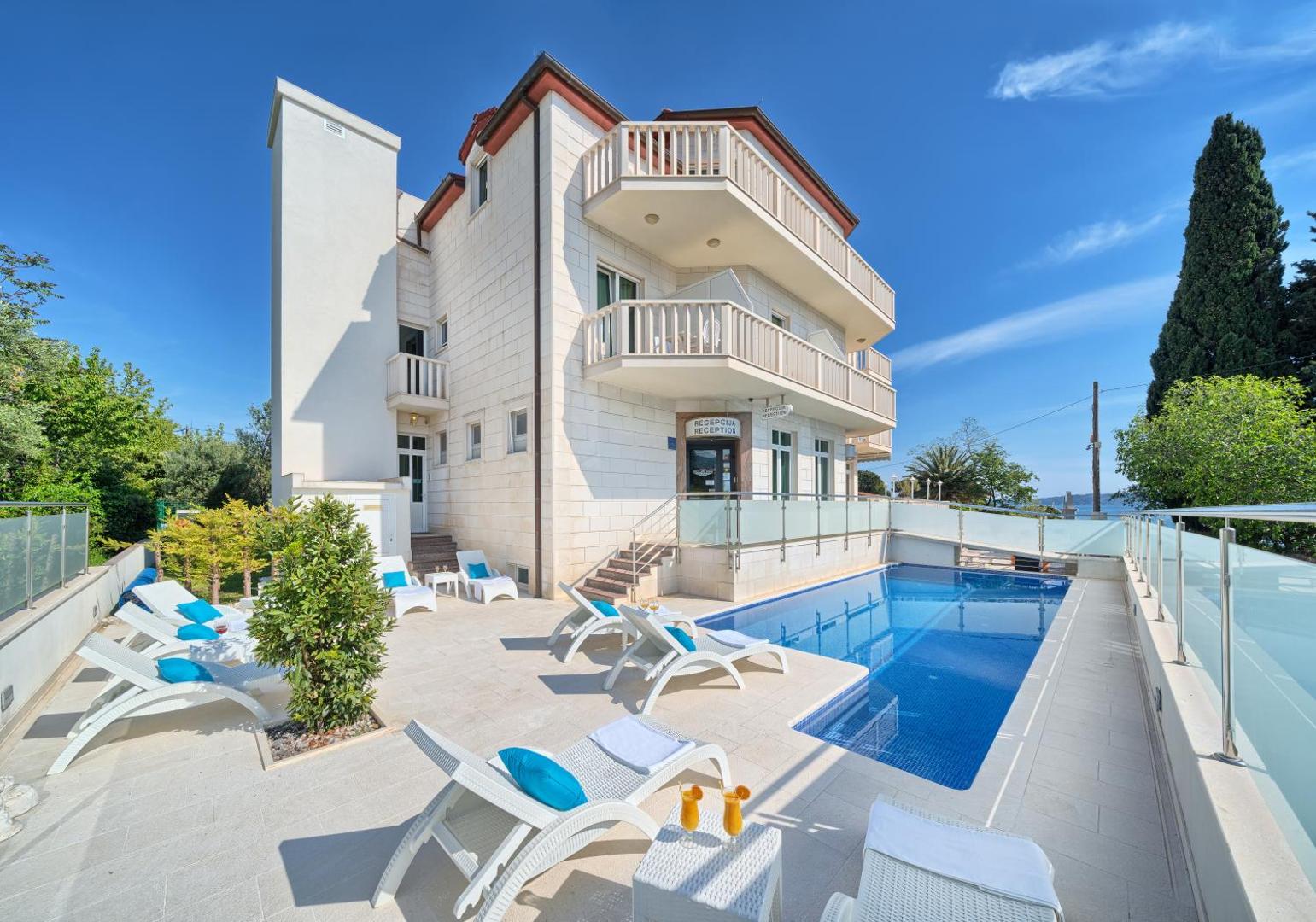 Hotel Riva Kaštela with swimming pool 5