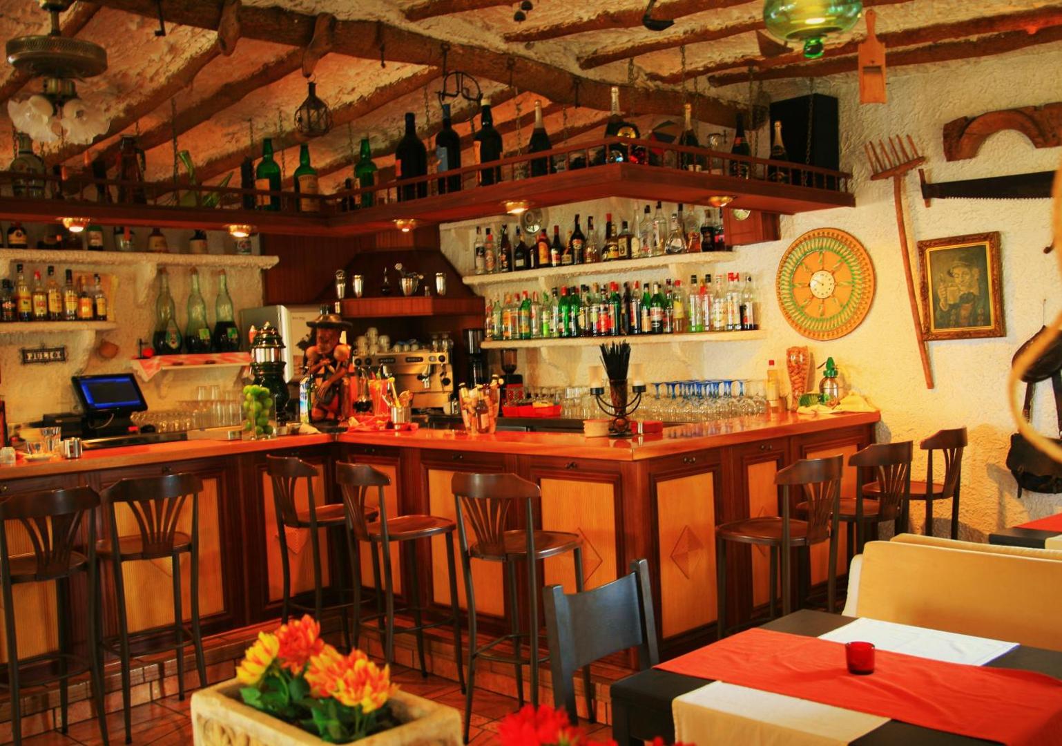 Villa Columbus Rooms and Restaurant 6