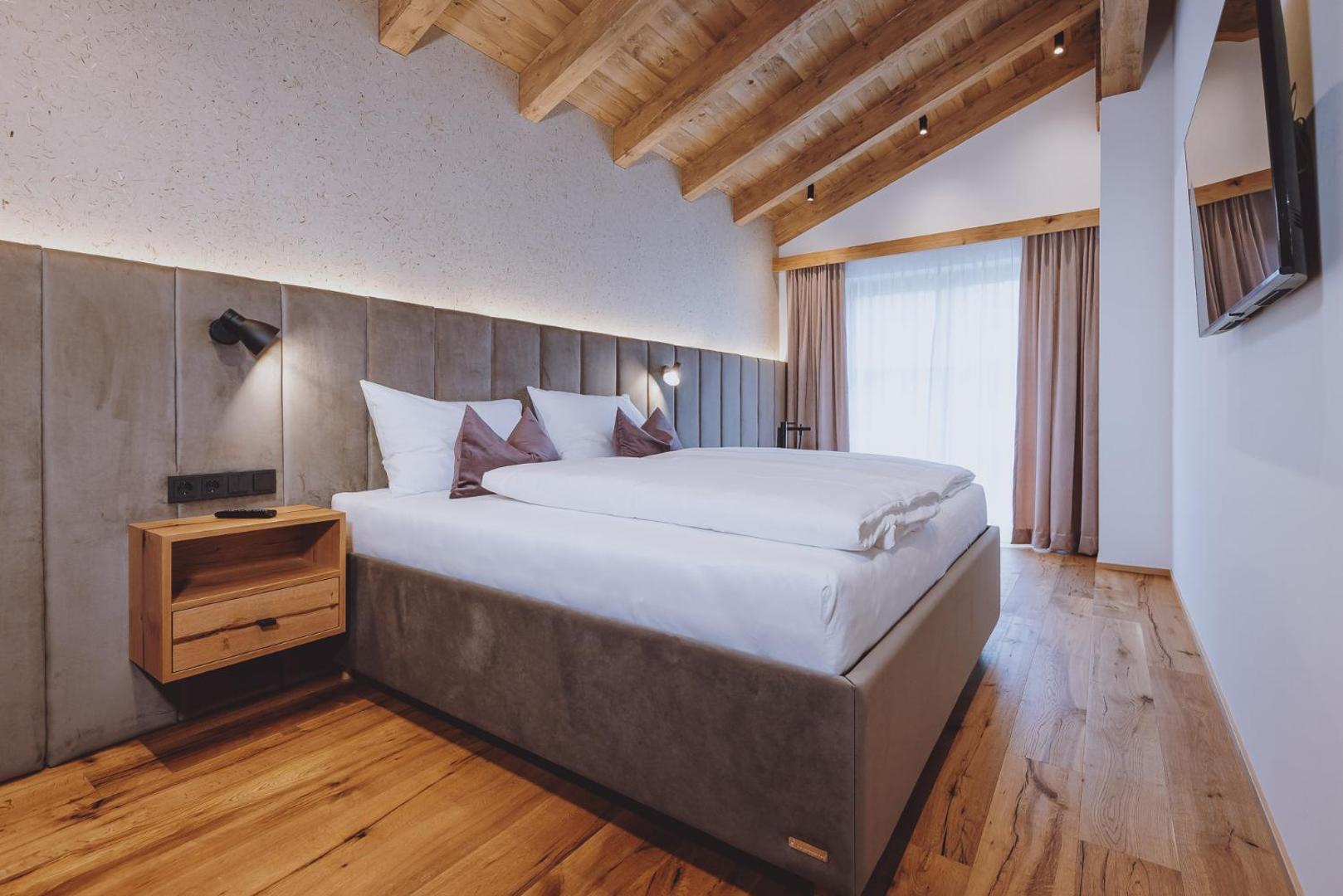 ZAGLGUT HOTEL-CHALETS, Exclusive Suites and Chalets with Air Conditioning, Panoramic Views & Summer Card Included 3