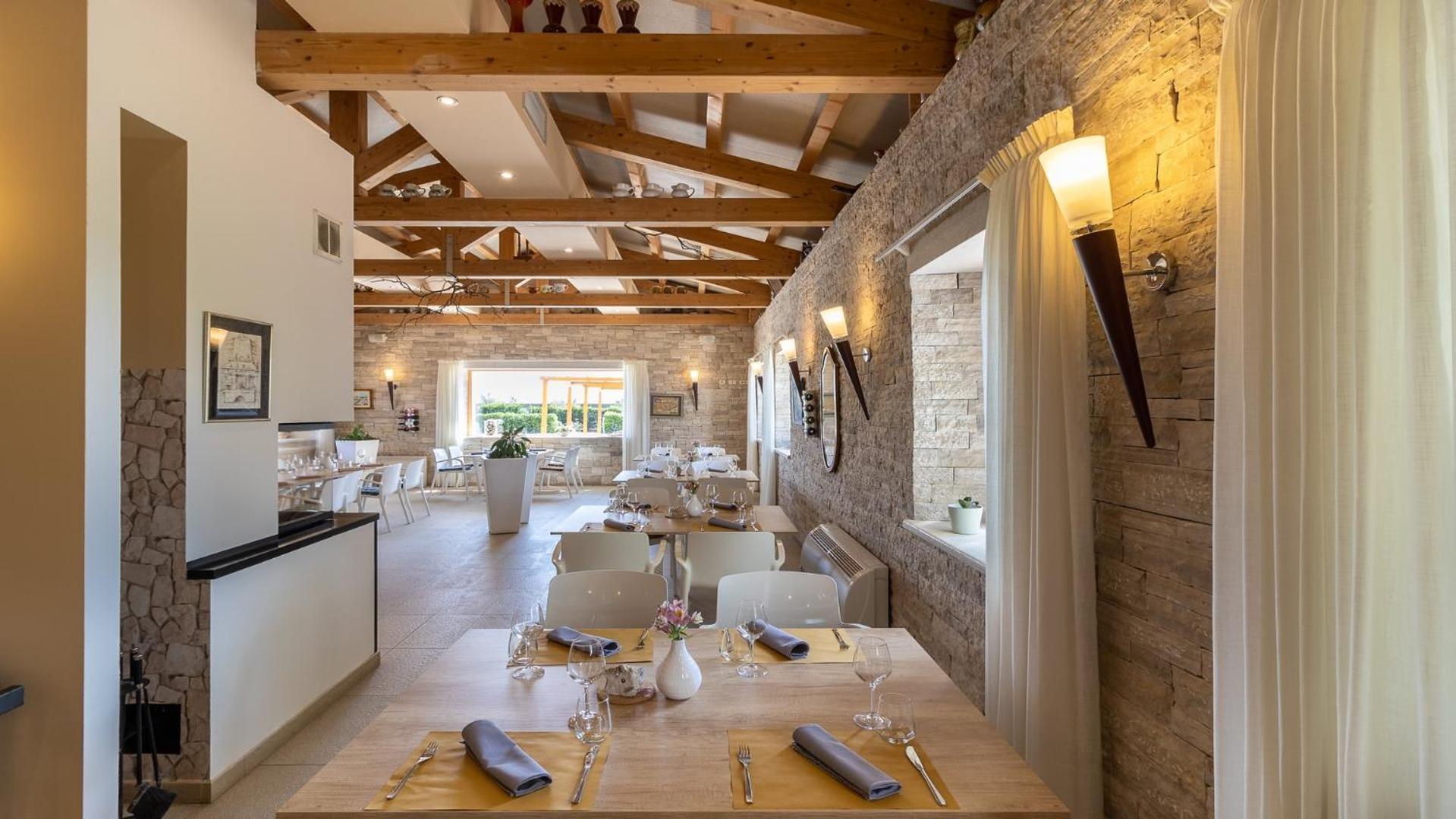 VELANERA Hotel & Restaurant 6