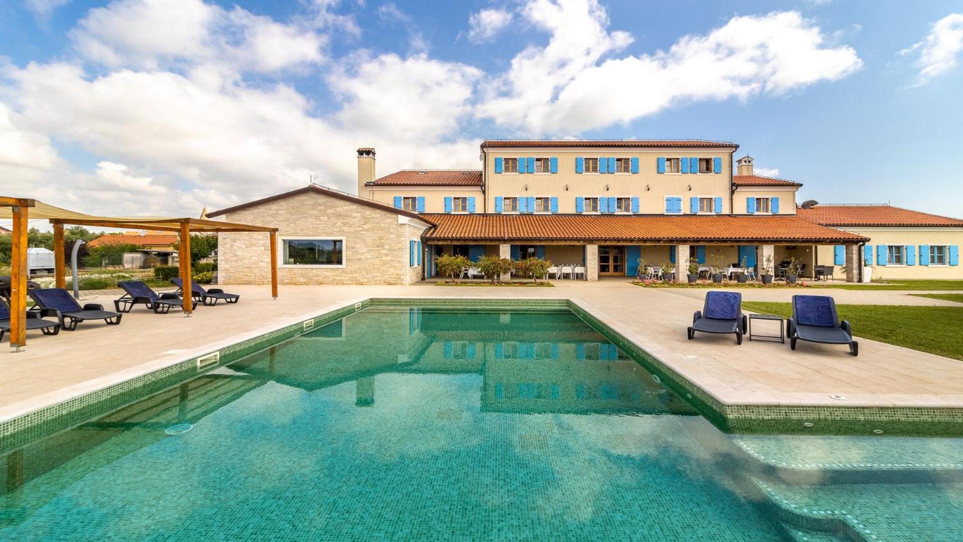 VELANERA Hotel & Restaurant 5