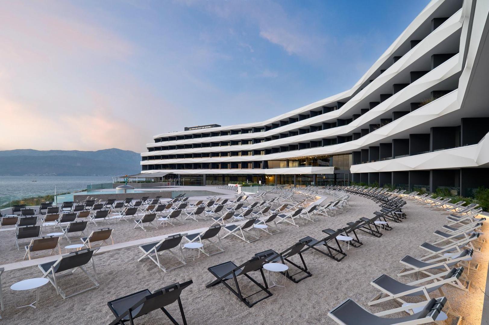 Grand Hotel View 8