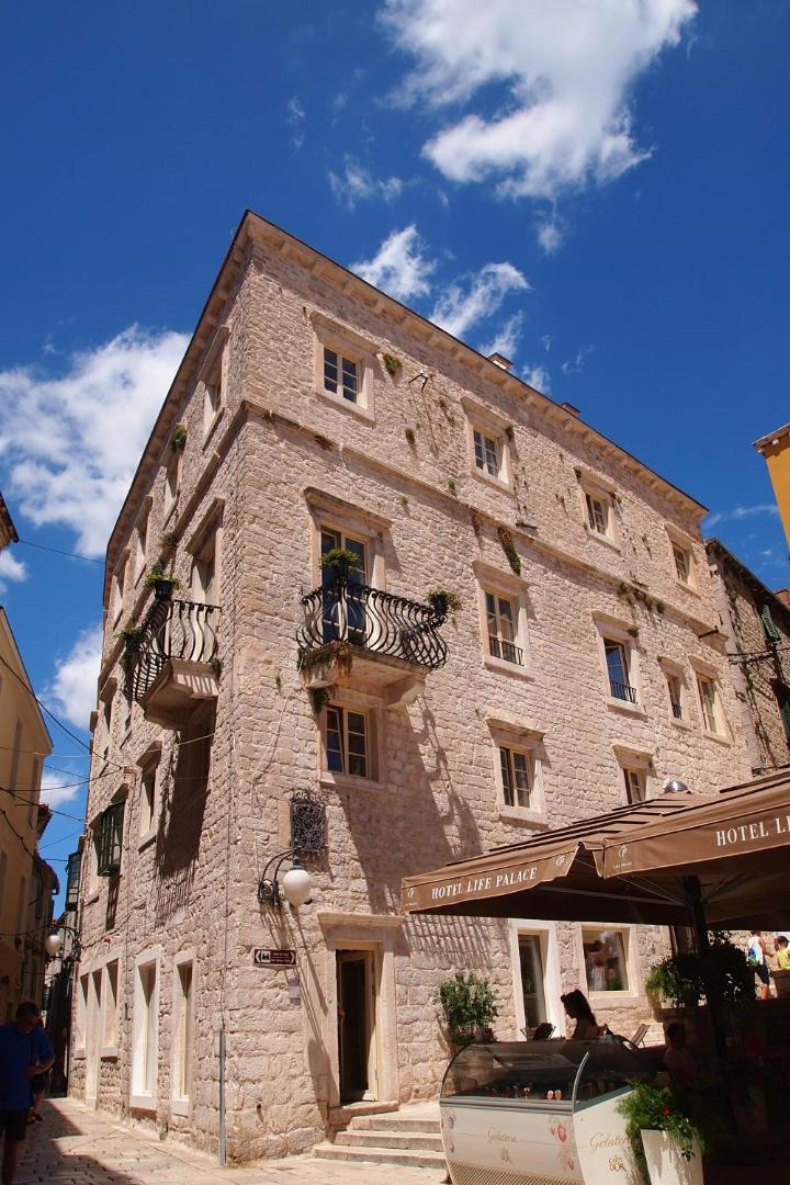 Heritage Hotel Life Palace 7