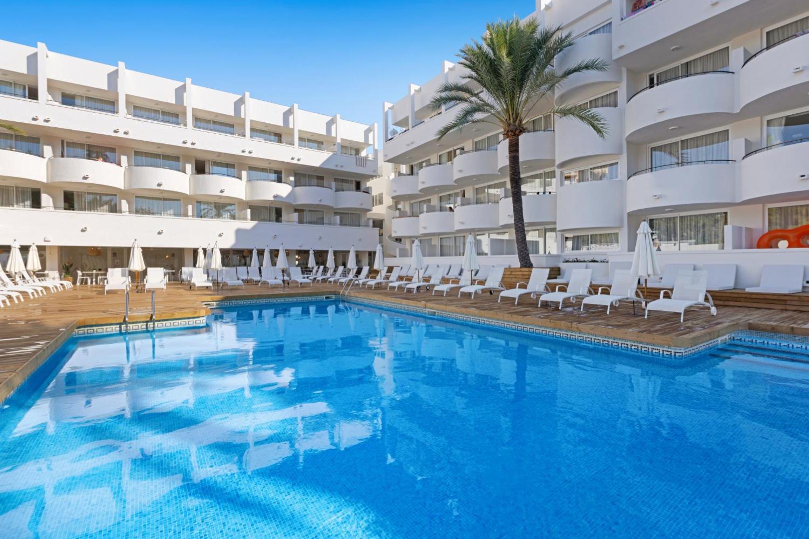 Palmanova Beach Apartments by TRH 1