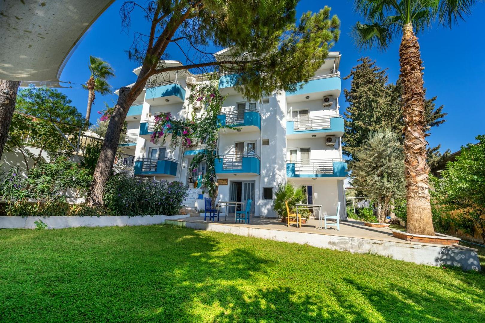 Golden Lighthouse Hotel 8