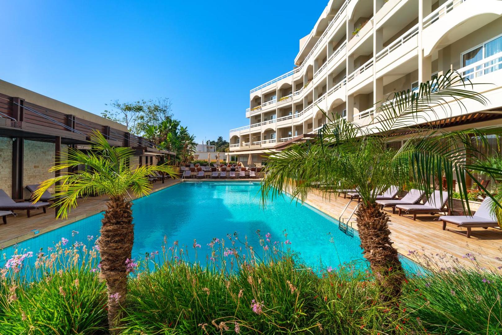 Athineon Hotel 5