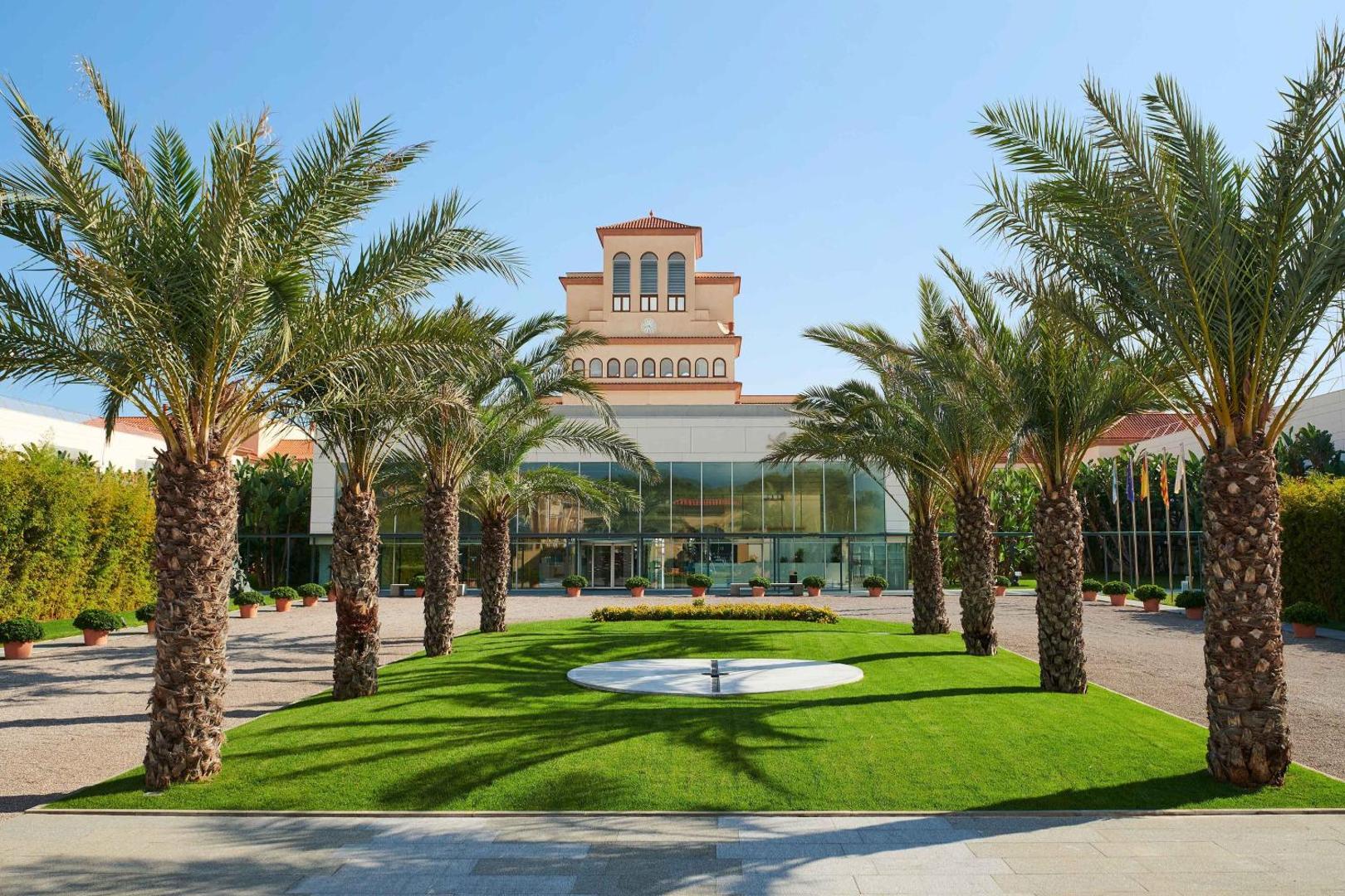 Le Meridien Ra Beach Hotel and Spa 3