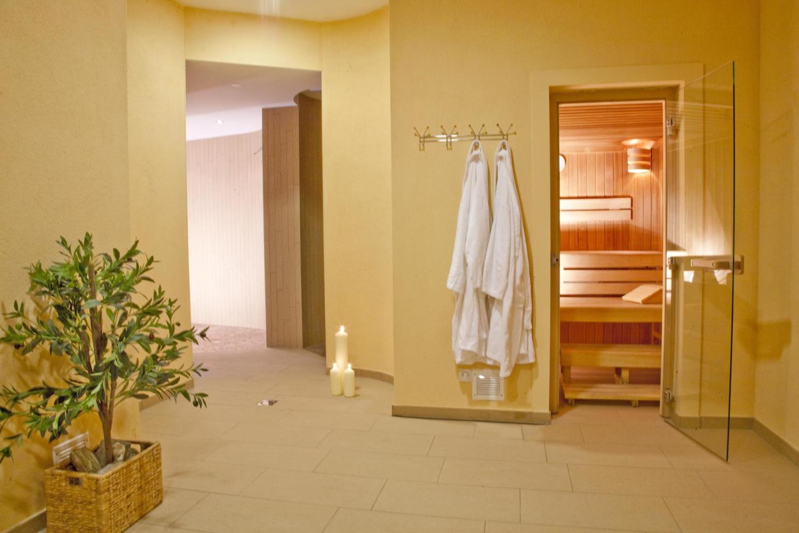 Erlebnishotel Fendels 4