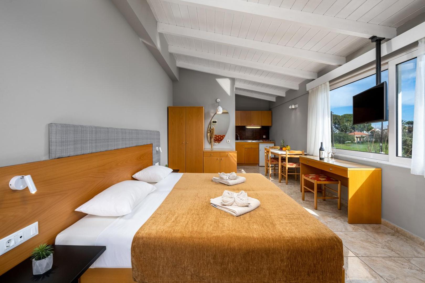 Sunday Hotel 3