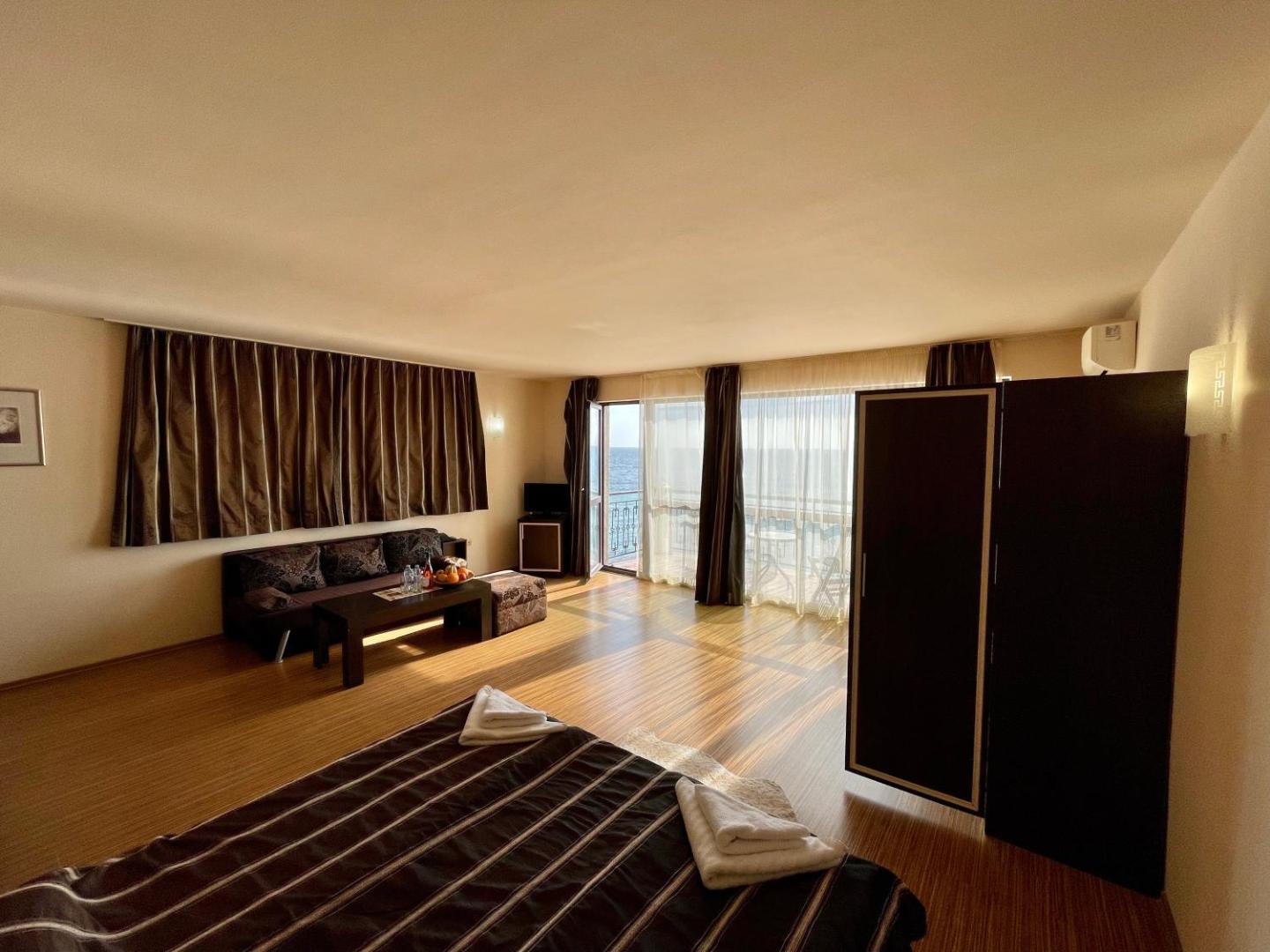 The American Hotel 3