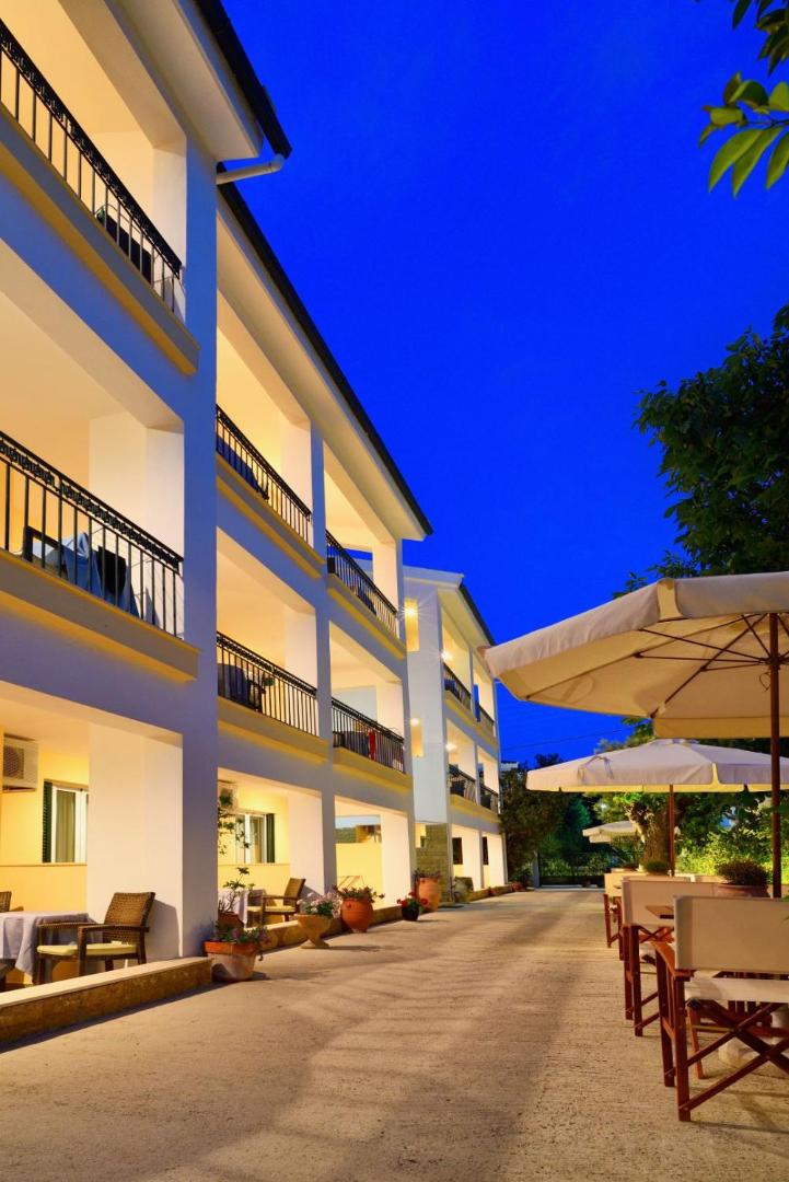Studio Nikiti Beach 8