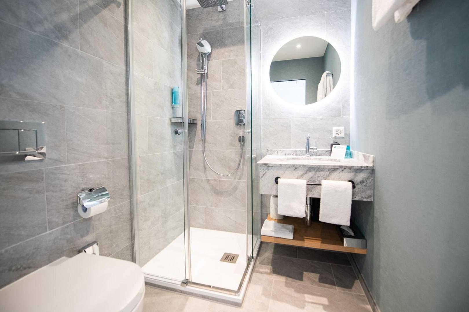 Ascona Lodge, Pool & Garden Retreat 4