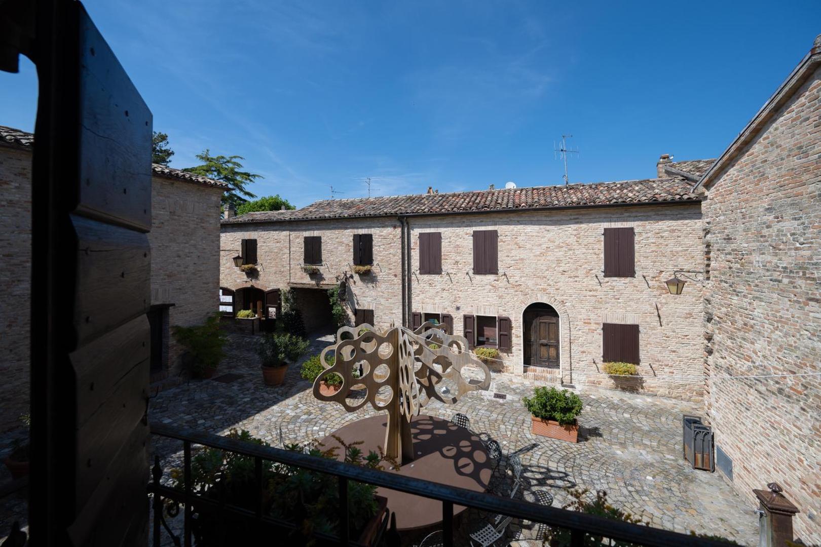 Palazzo Viviani - Castello di Montegridolfo 8