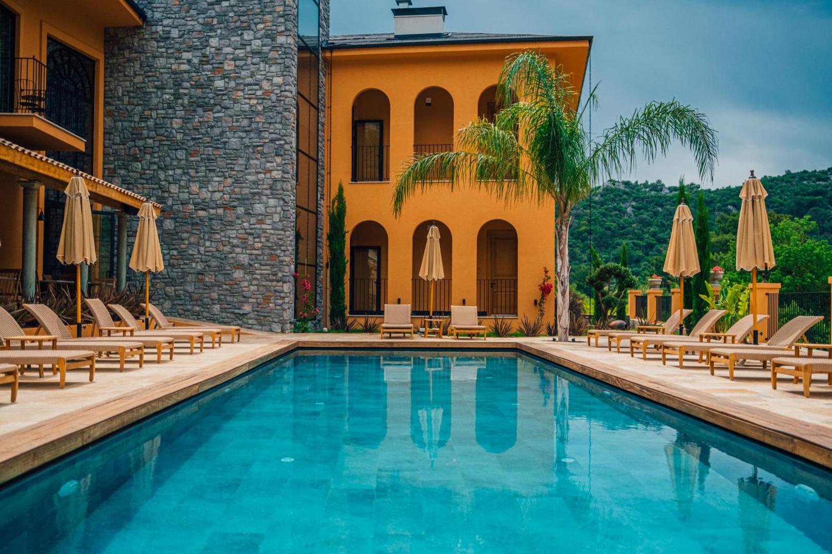 The Remote Hotel 1
