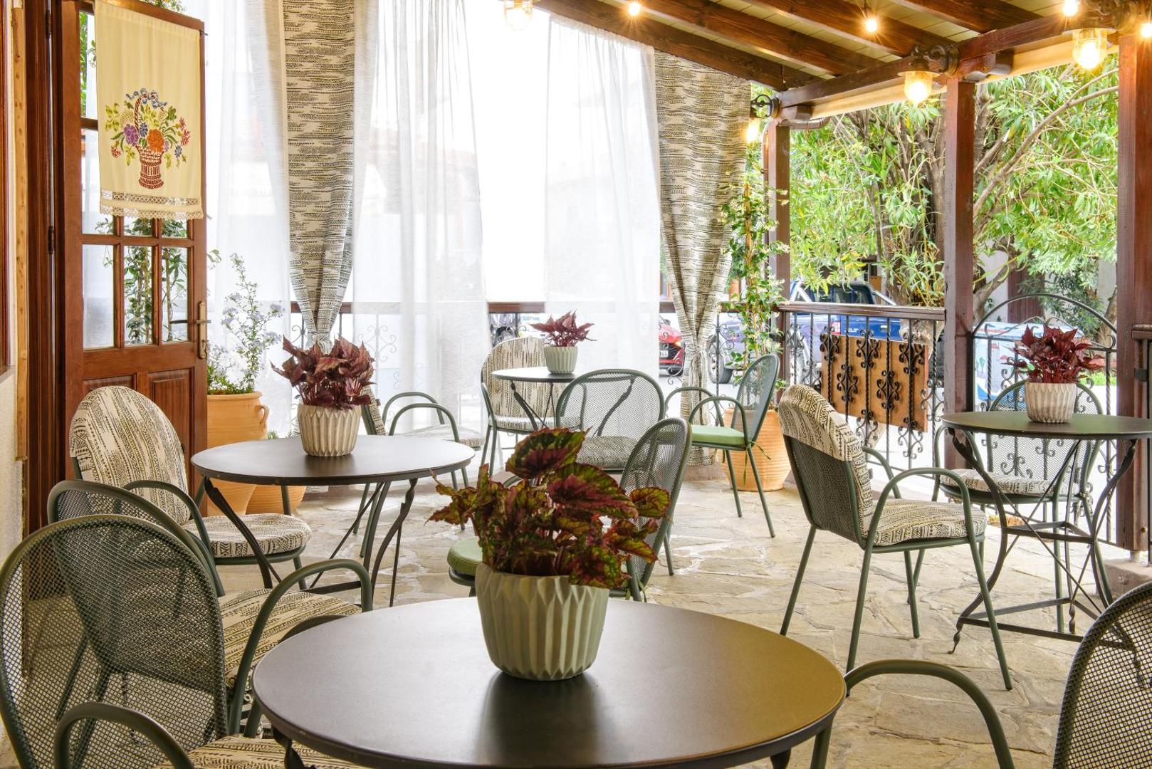 Hotel Theopisti 5