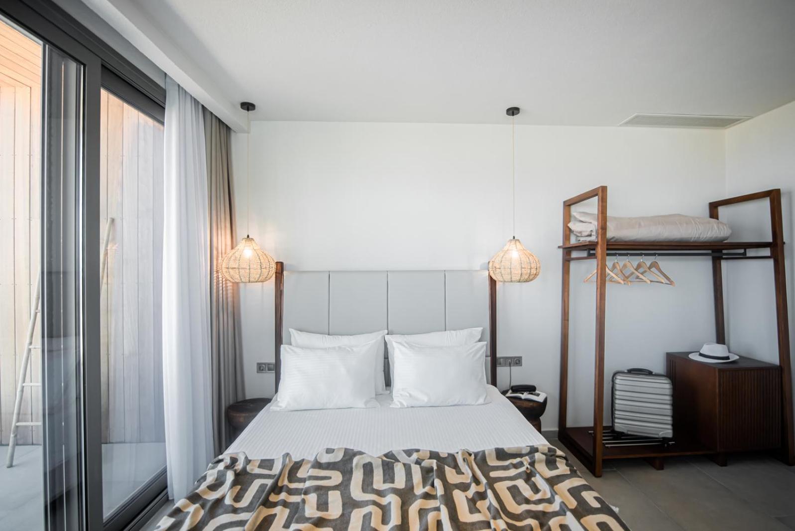 King's & Queen's Afitos - Suites With Private Pool 8
