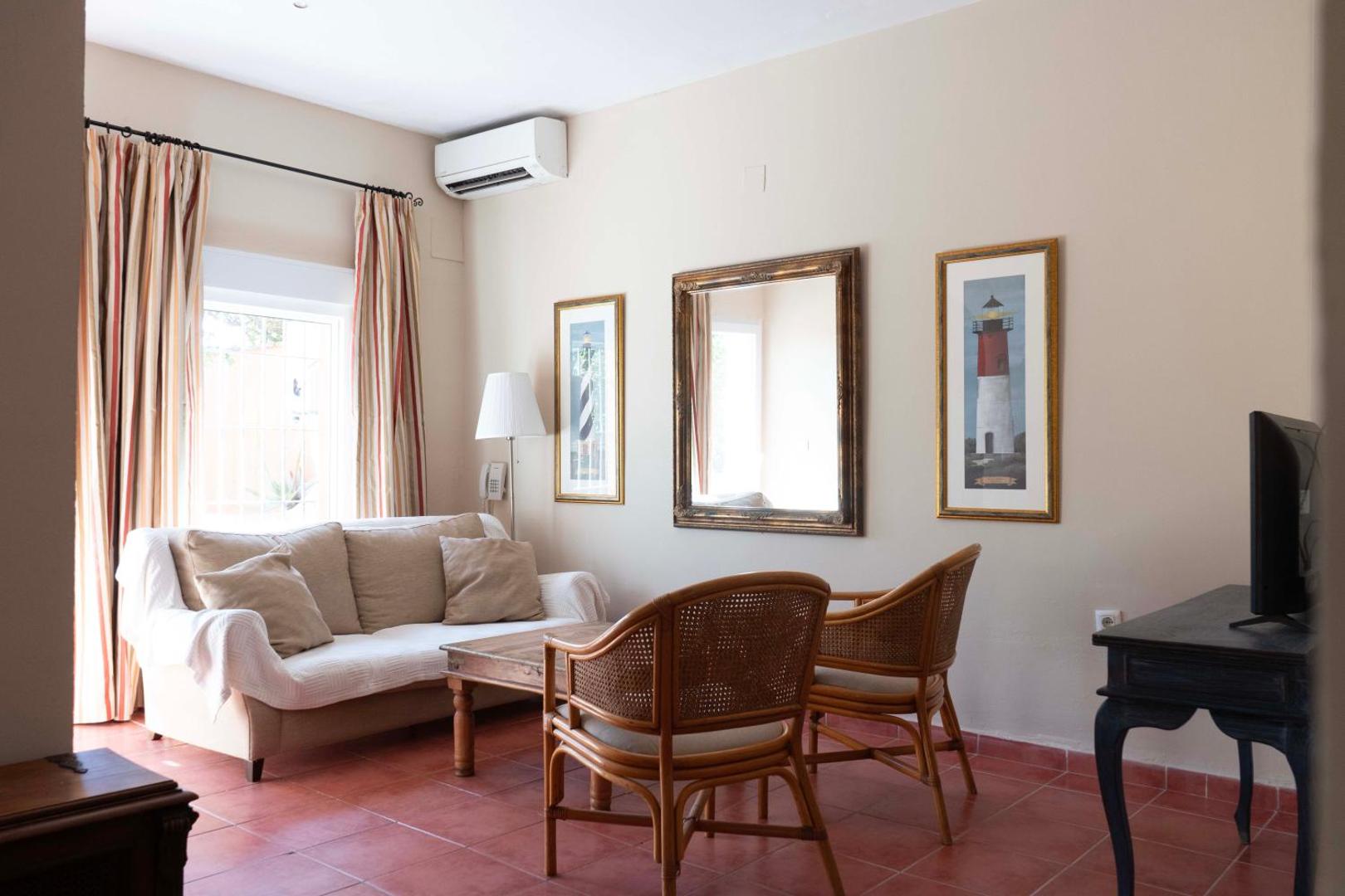 Hotel Madreselva - Grupo Califa 7