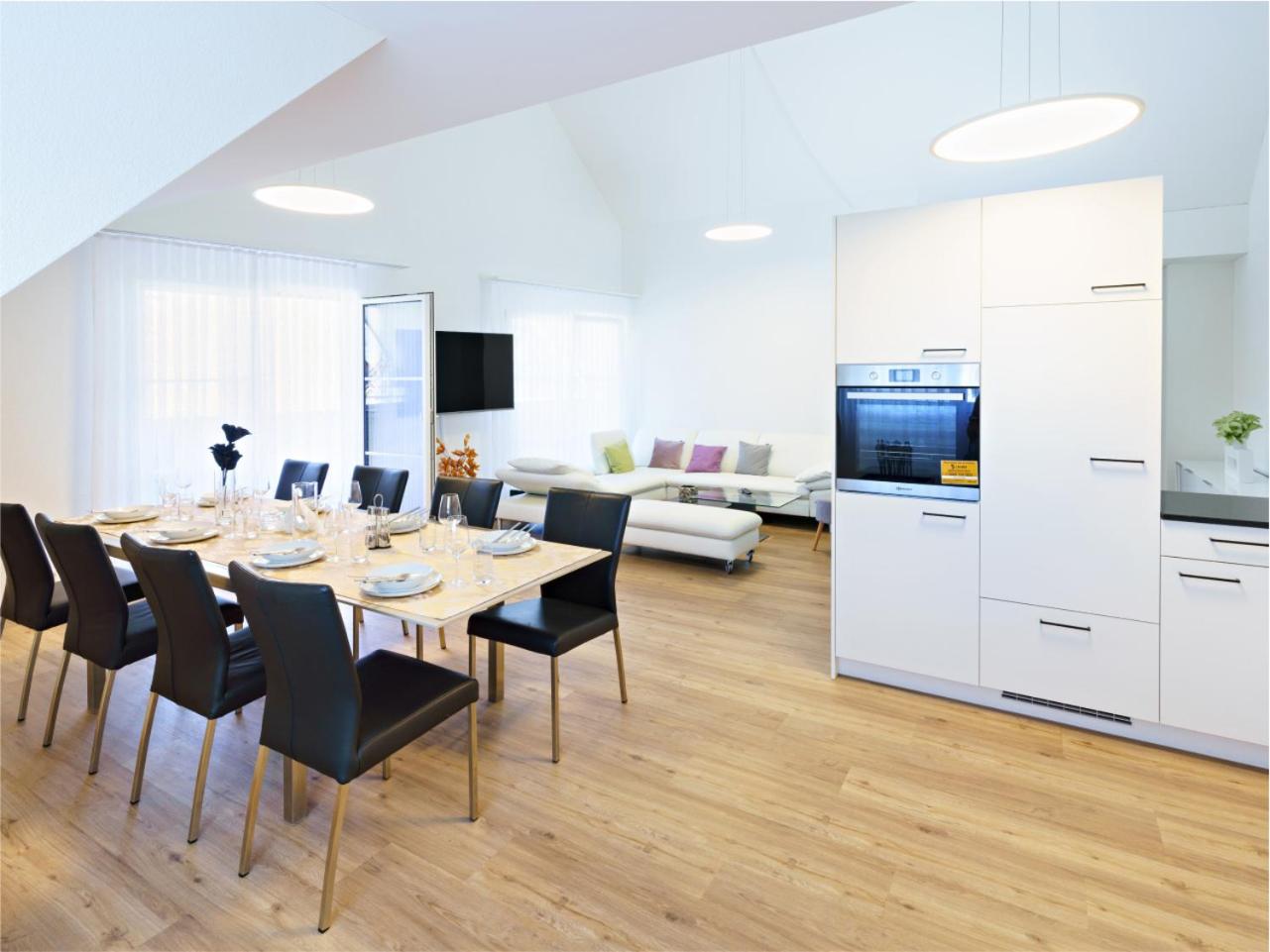 Exklusive 4.5 Zimmer Wohnung für Familien und Business 1