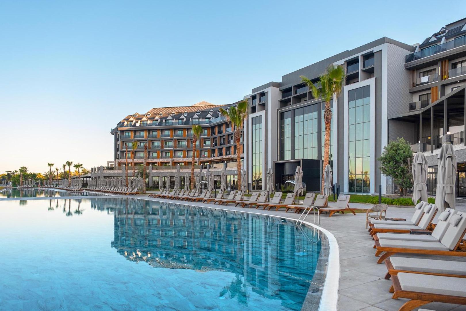 Lago Hotel 5