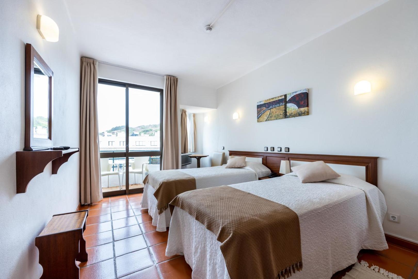 Salema Beach Hotel 8