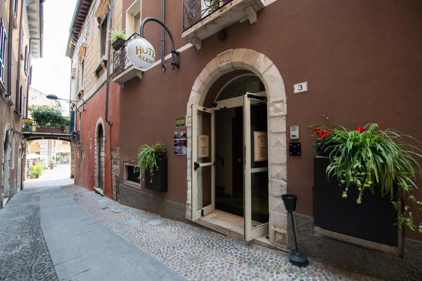 Alessi Hotel Trattoria 4