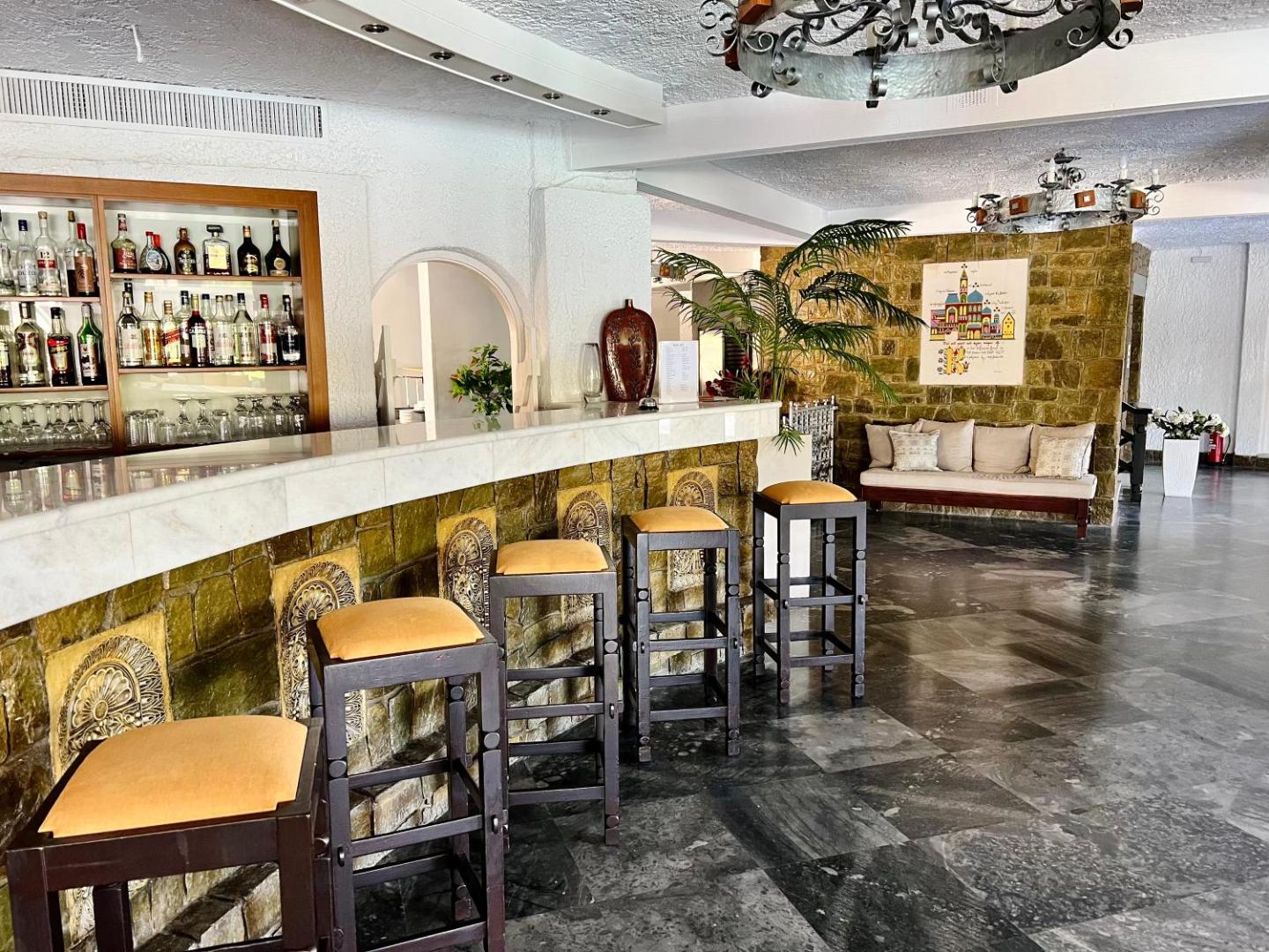 Karteros Hotel 8