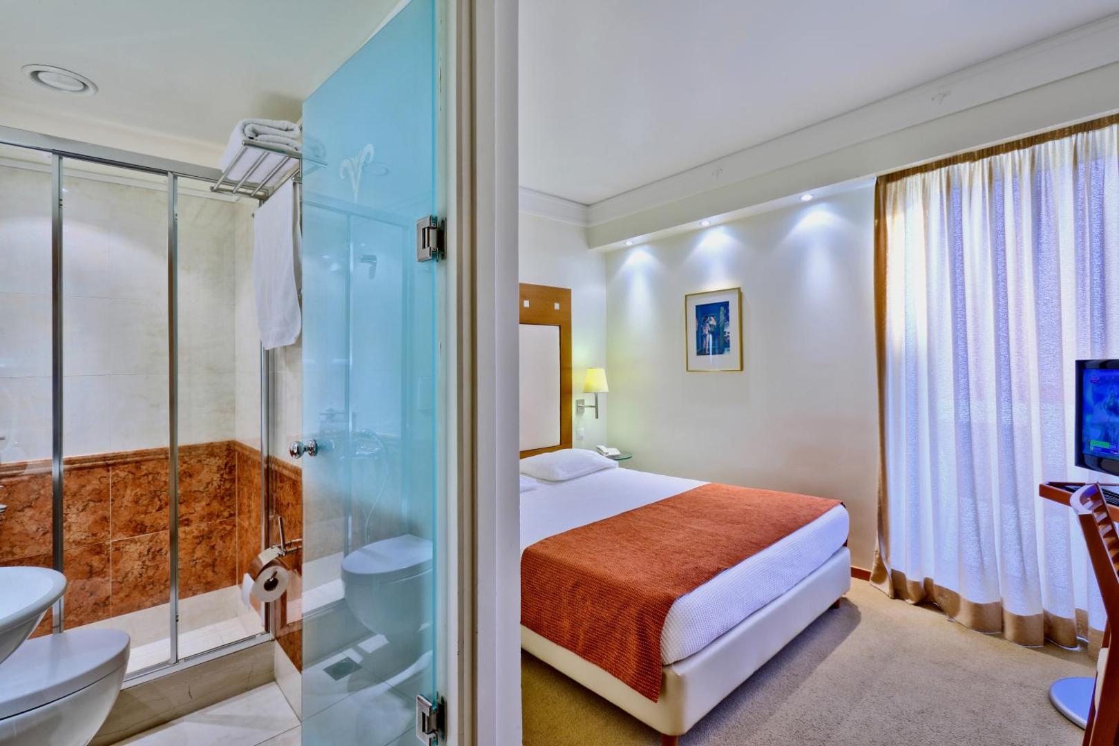 Atrion Hotel 4