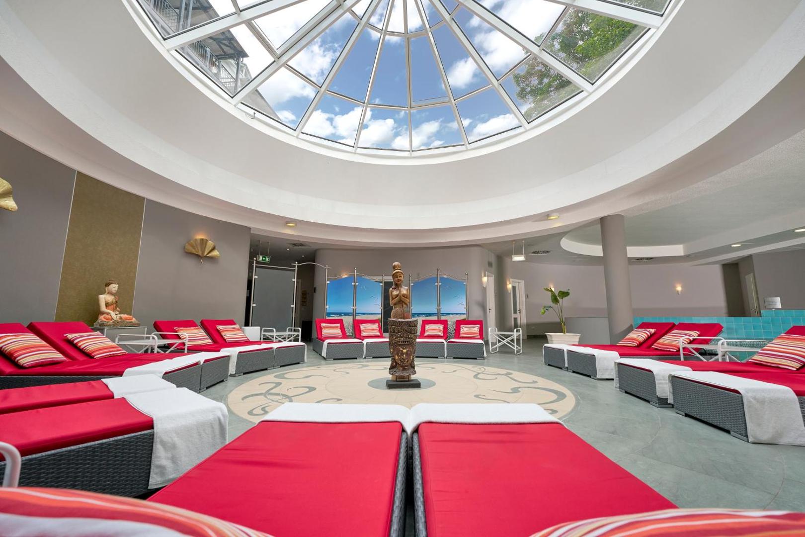 Grand Hotel Binz 3