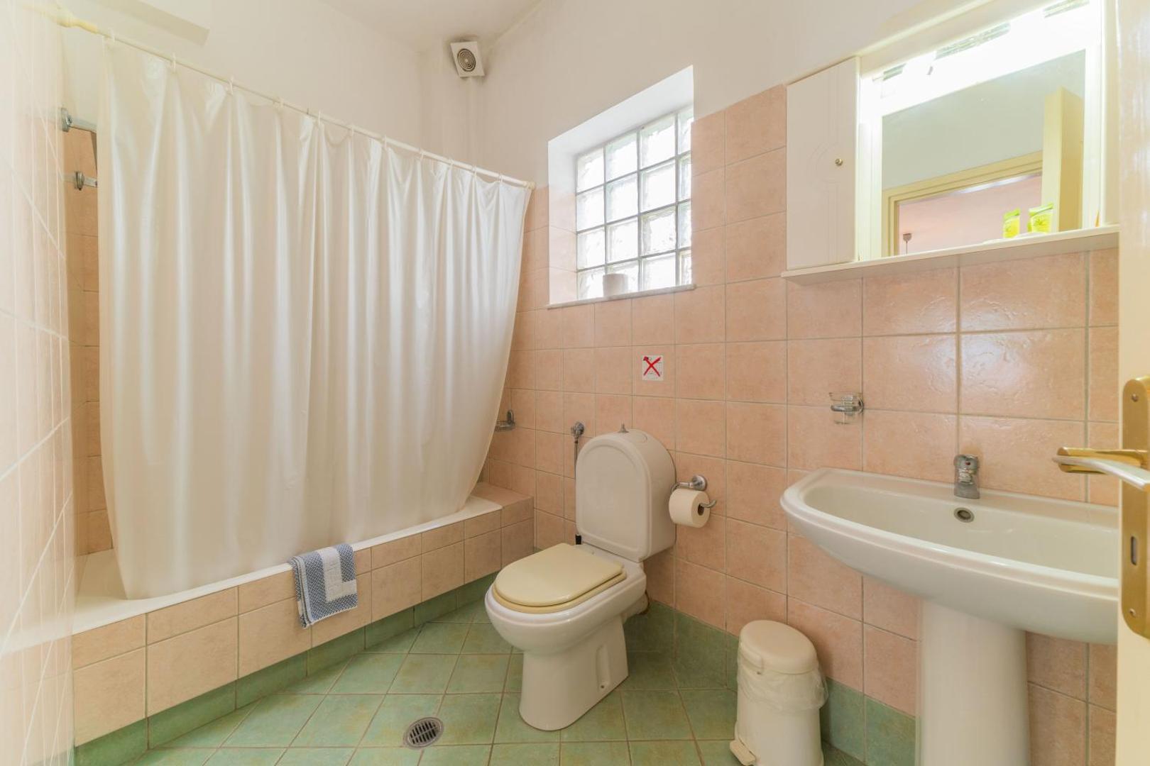 Kastro Studios Apartments 4