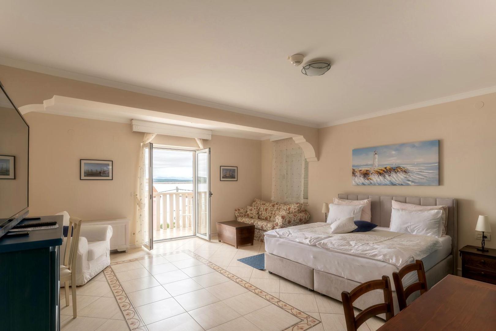 Hotel Abalone 3