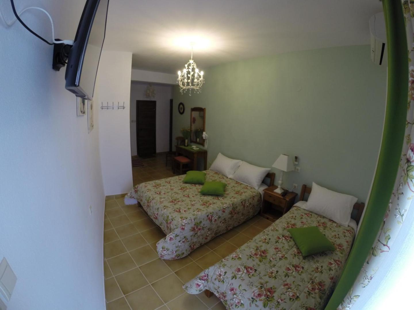 Akrotiri Hotel 6
