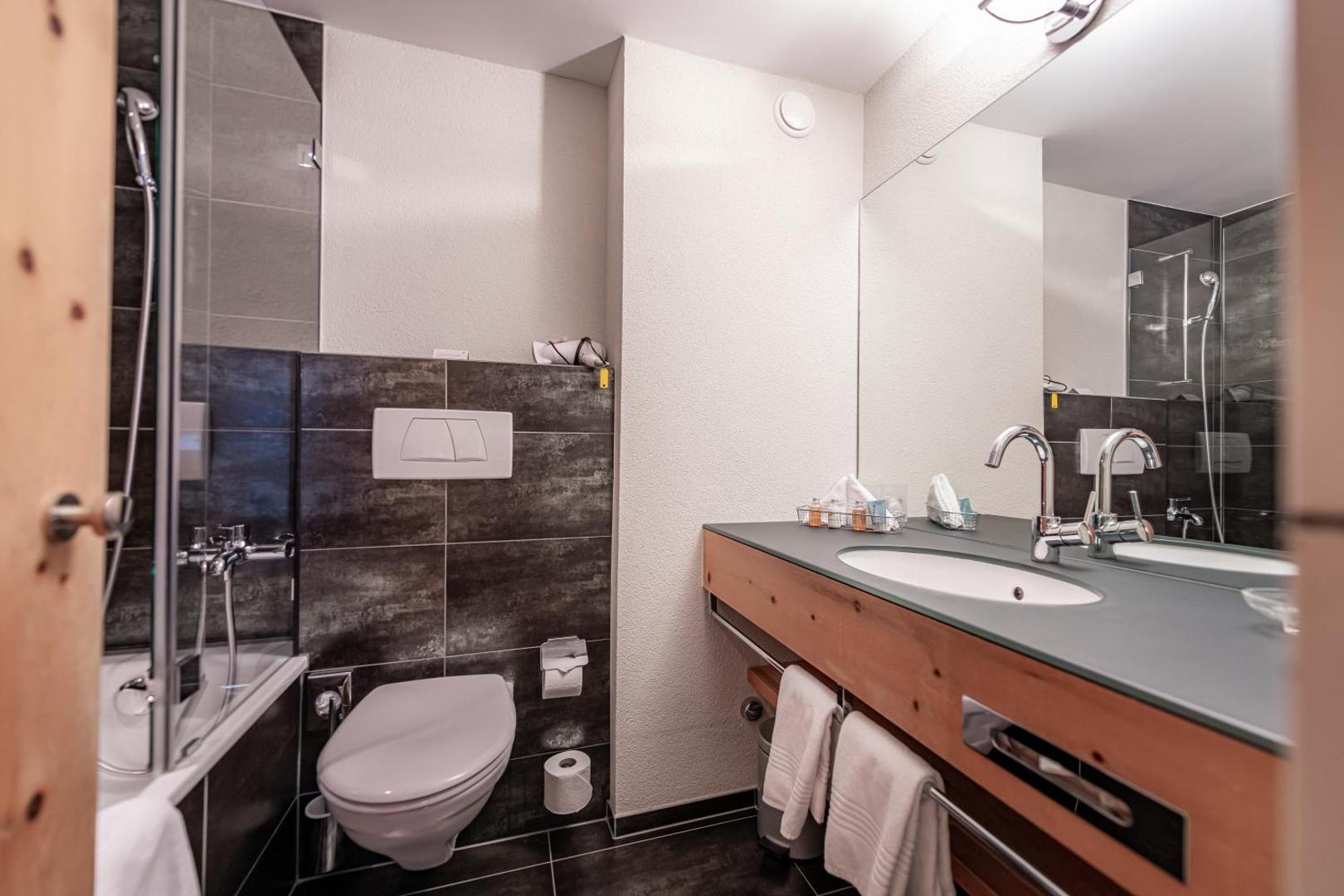 Hotel Adula 4