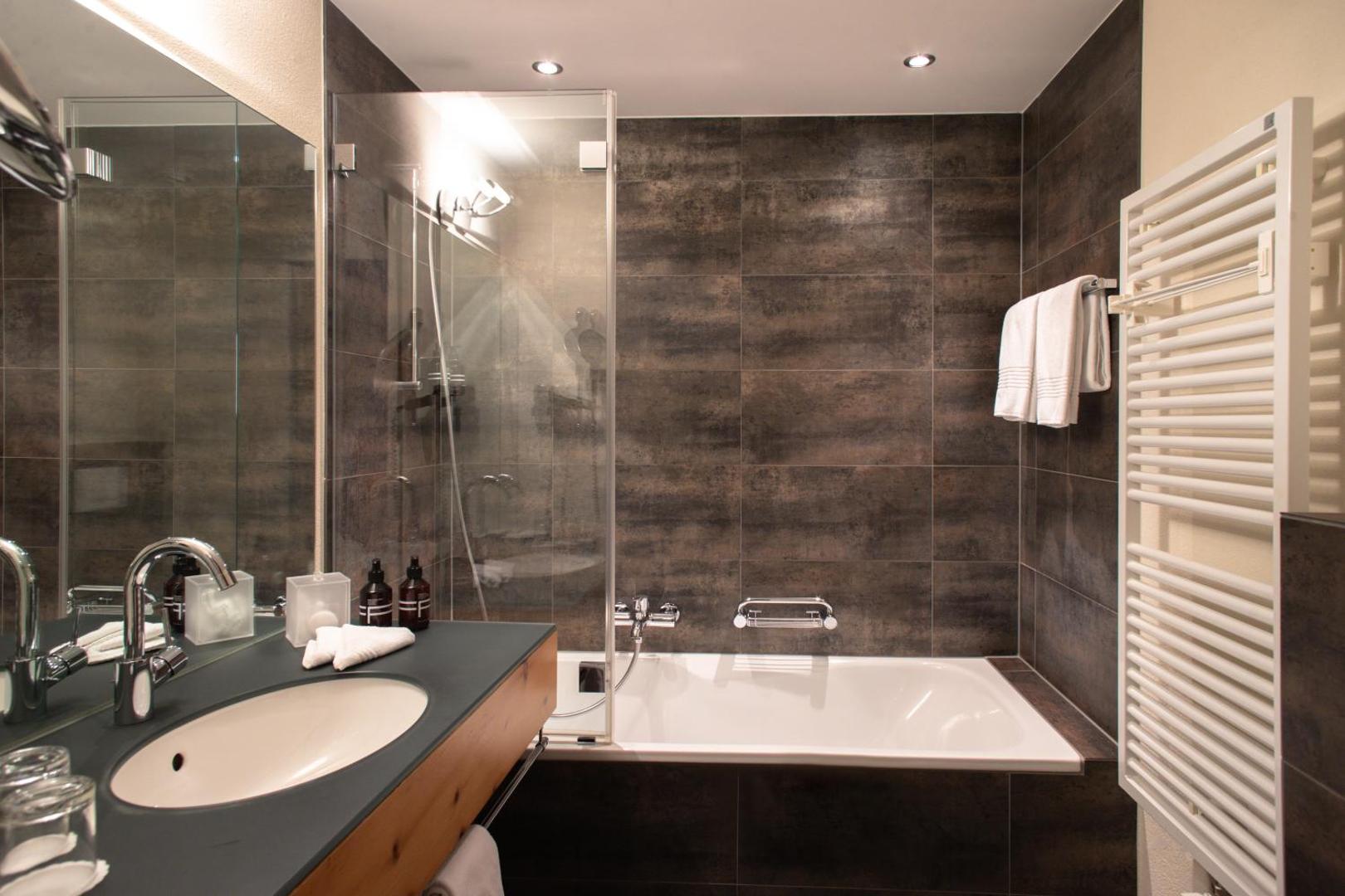 Hotel Adula 3