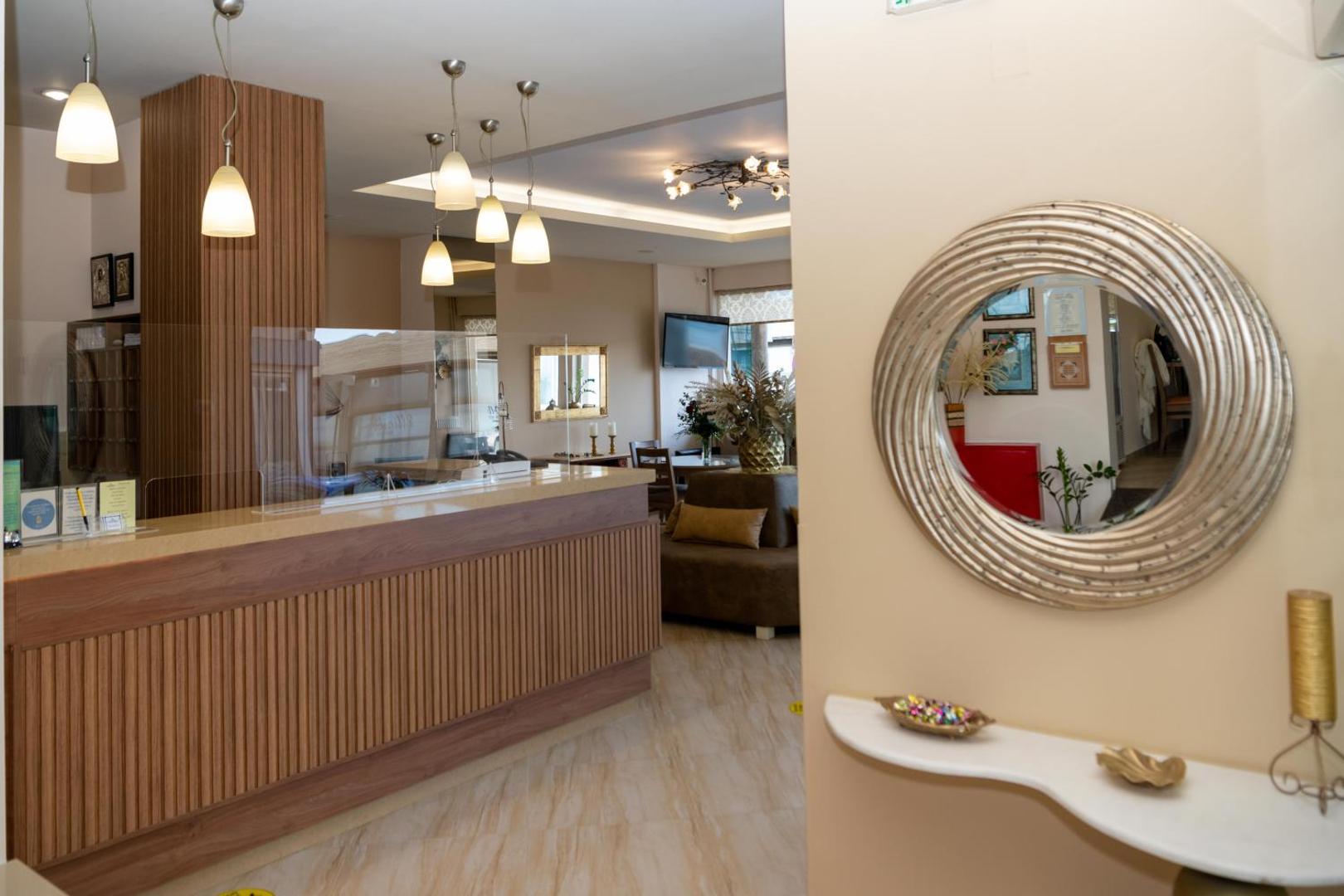 Kronos Hotel 4