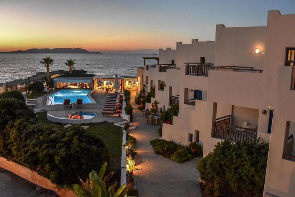 Yria Beach Hotel 5