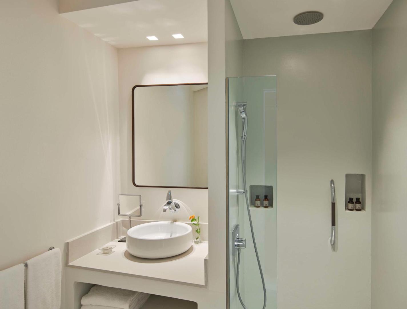 Baia Di Chia Resort Sardinia, Curio Collection By Hilton 4