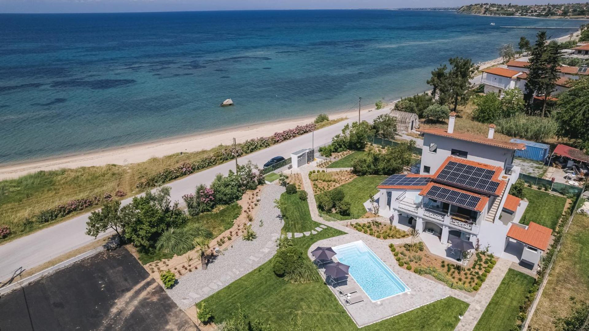Electra BeachFront Suites, Nea Irakleia 8