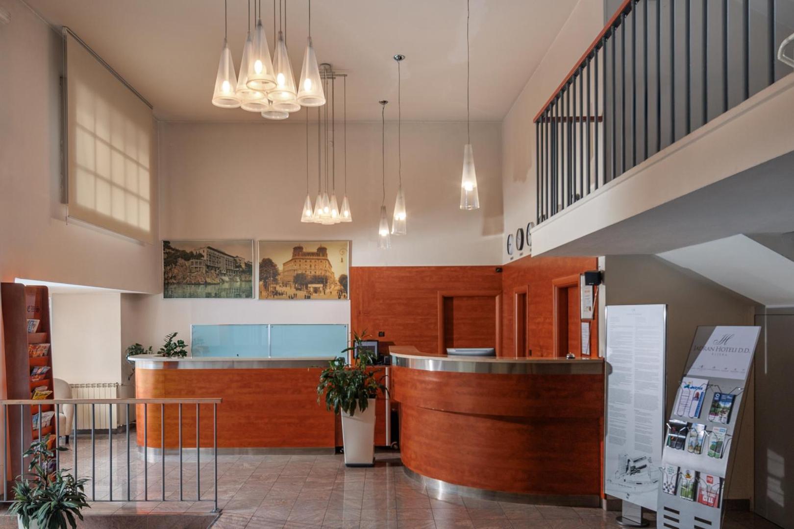 Hotel Neboder 8