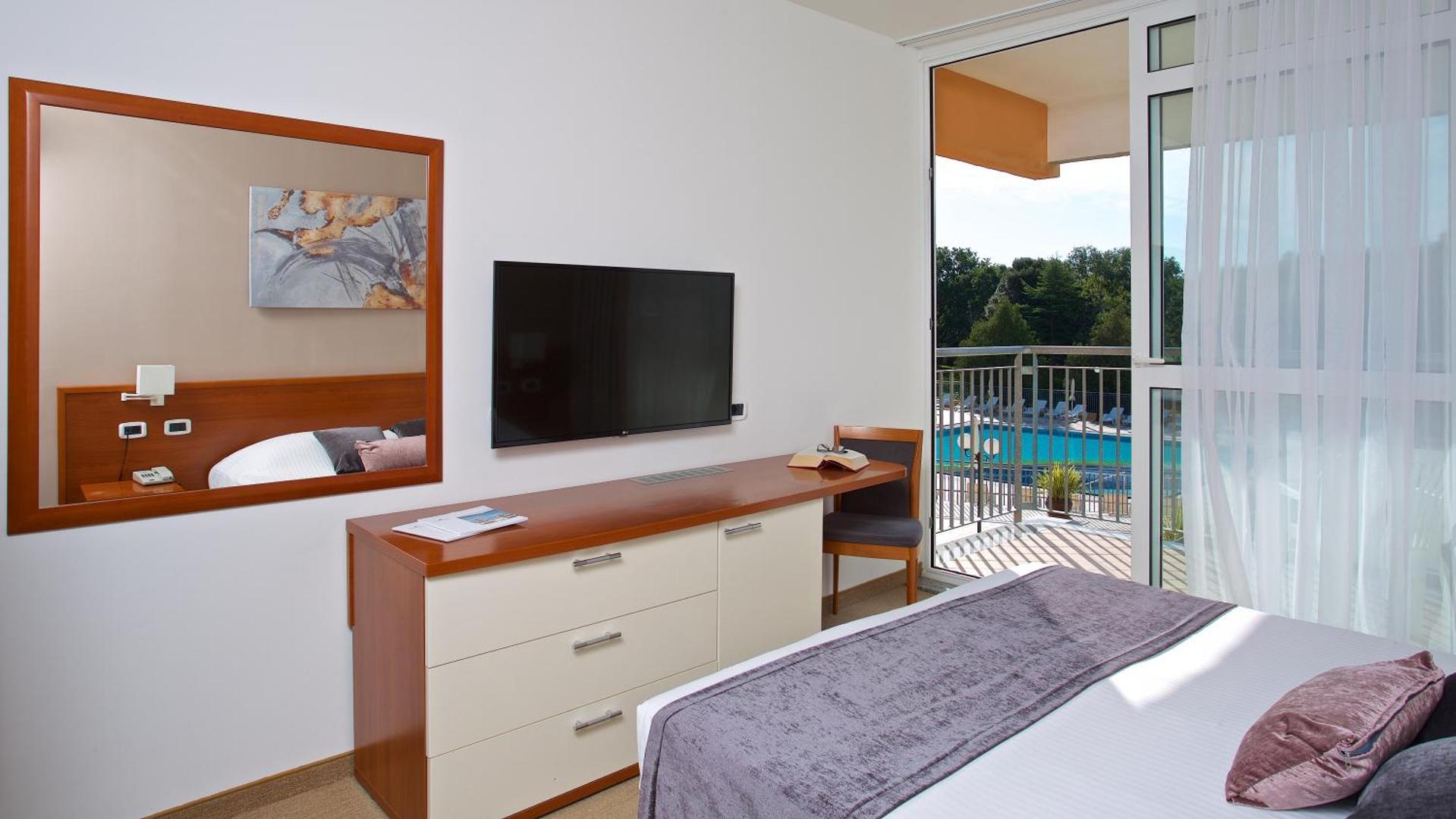 Arena Hotel Holiday 8